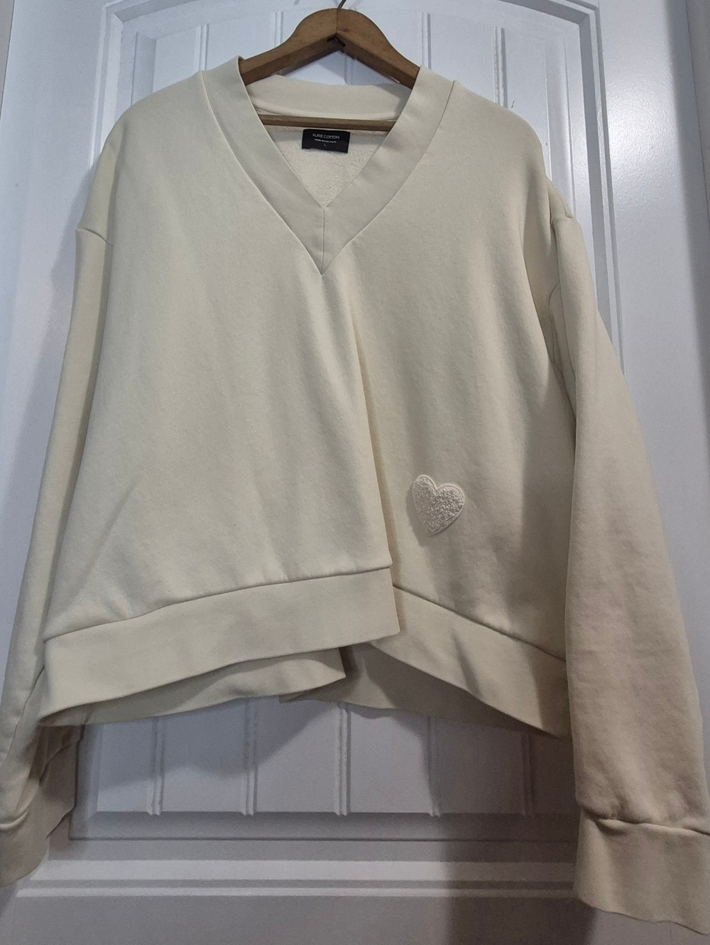 Womens Pure Cotton V Neck Sweatshirt With Heart Applique Size Large